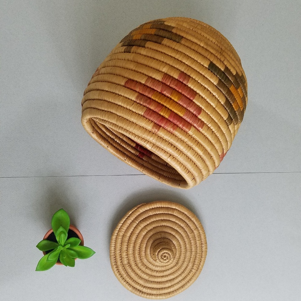 SOLD!! Vintage Handwoven Alaskan Inuit Basket - Picture 2 of 7